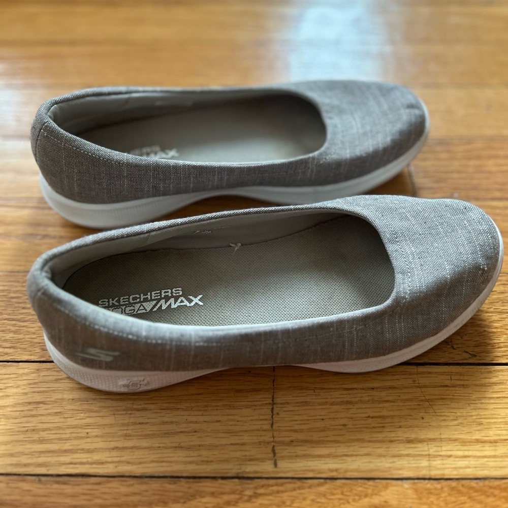 Skechers Women's slip on shoes size 9